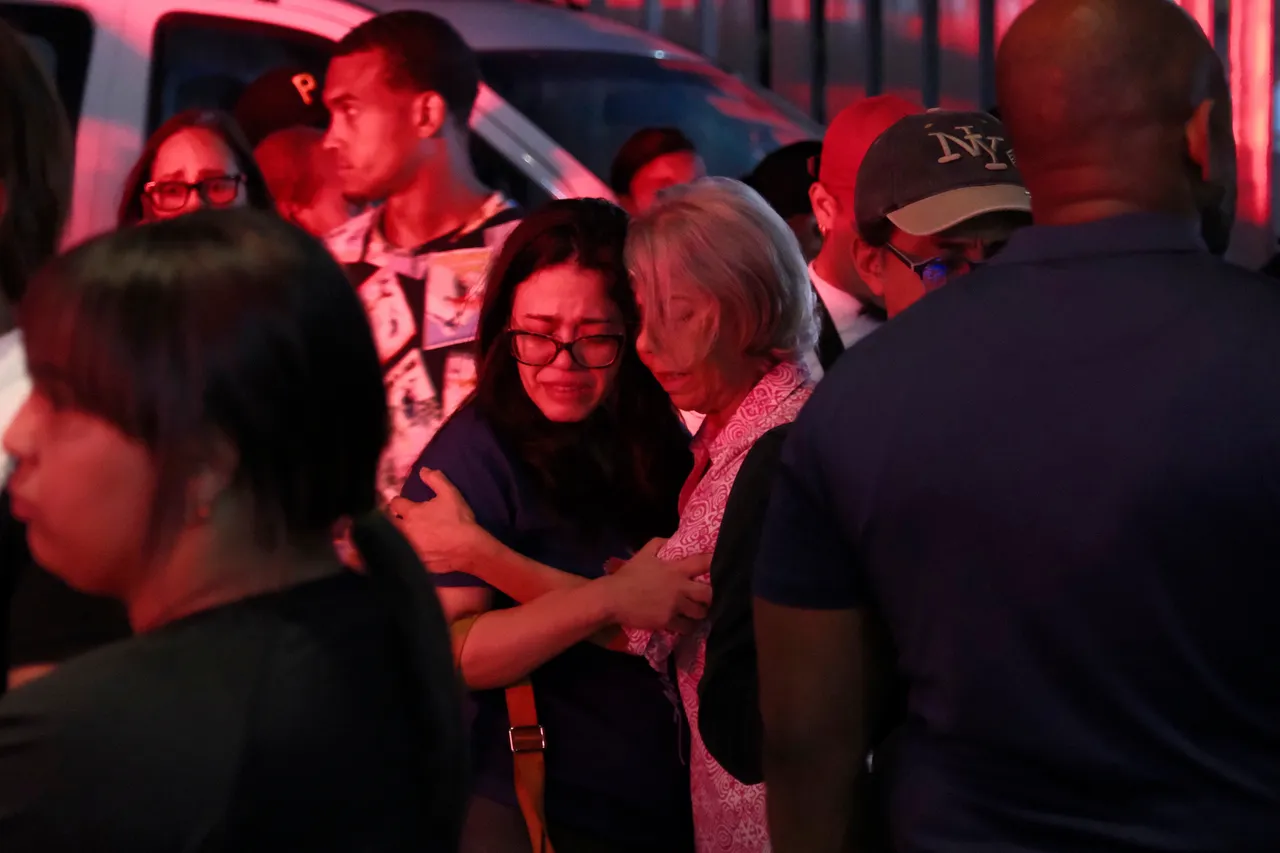 په ډومینیکن جمهوریت کې په شپنۍ کلب کې د چت د غورځیدو له امله لږ تر لږه ۹۸ کسان وژل شوي