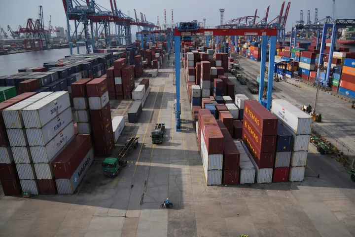 Surplus dagang meleset dari perkiraan, inflasi Desember meningkat