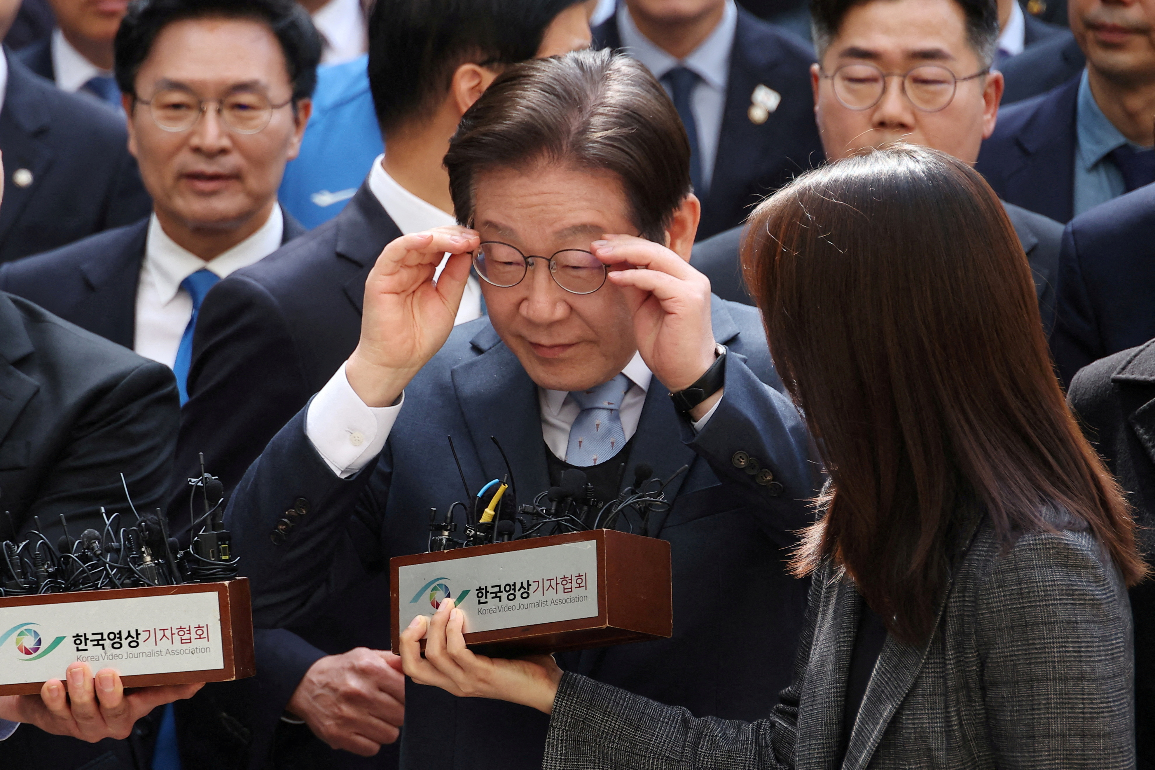 한국 대법원, 선거 유력 후보의 무죄 판결을 뒤집다