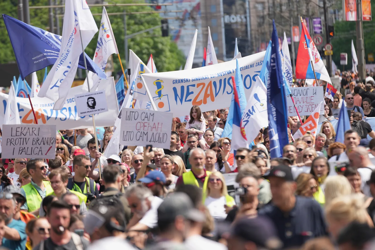 Prvomajski protest ispred Vlade Srbije u Beogradu: Aktuelni zakoni se moraju mijenjati