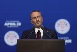 Fahrettin Altun si congratula con  TRT per il suo 61esimo anniversario
