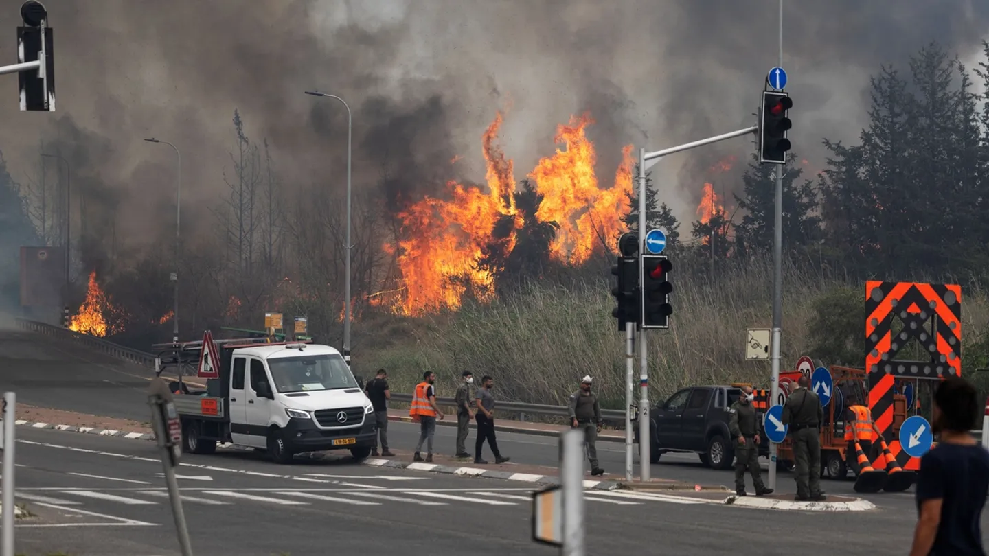 Israelitas fogem à medida que incêndios florestais  continuam a devastar a região
