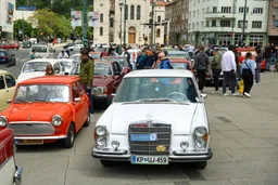 Klasični i old timer automobili ukrasili ulice Sarajeva