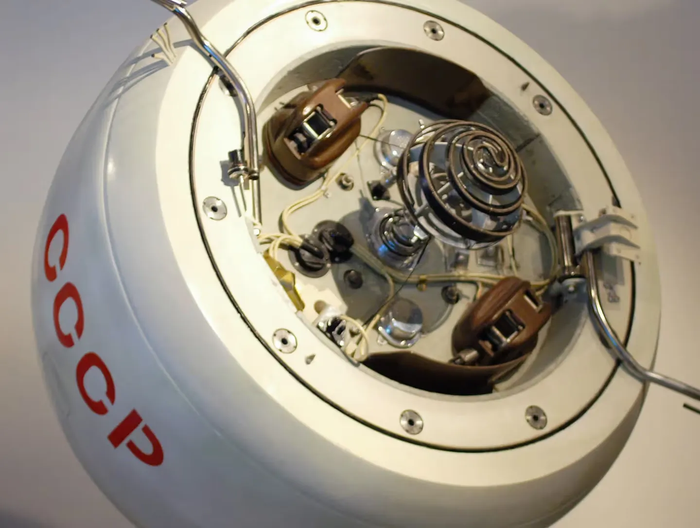 Kapal angkasa era Soviet jatuh ke Bumi selepas 53 tahun terperangkap di orbit