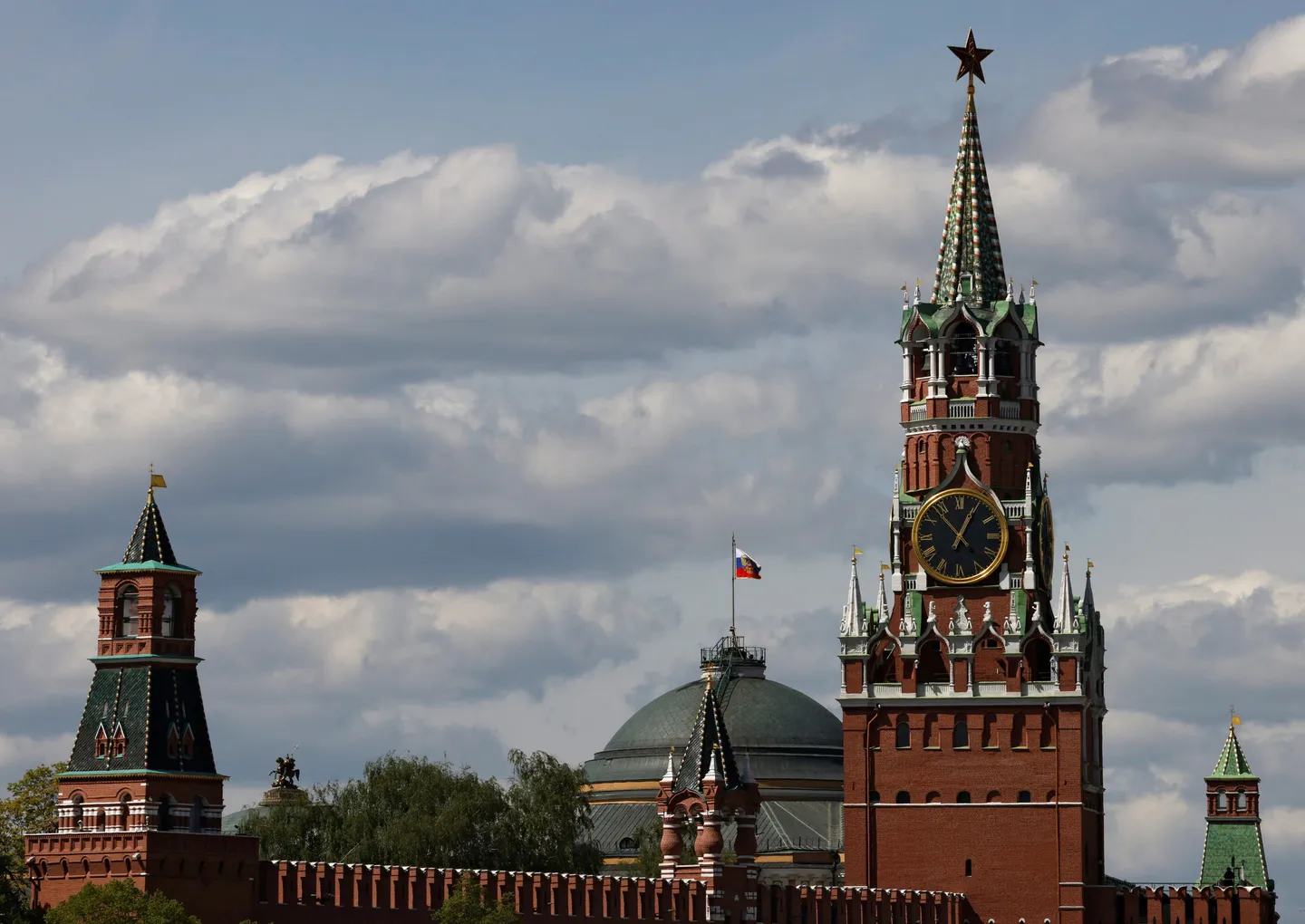 Кремль о перемирии с 12 мая: «Надо подумать»