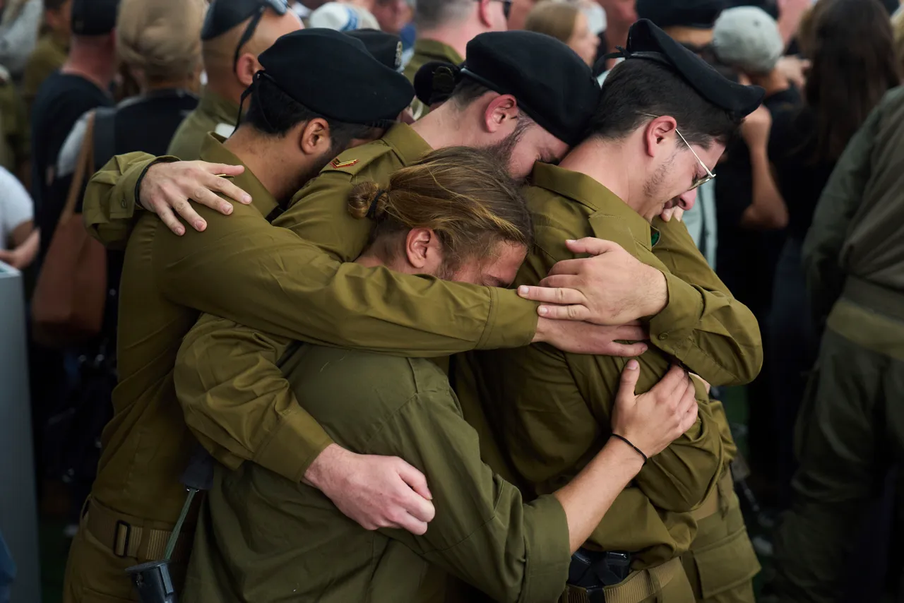 صحيفة عبرية: انتحار جندي إسرائيلي في قاعدة عسكرية يرفع العدد إلى 61