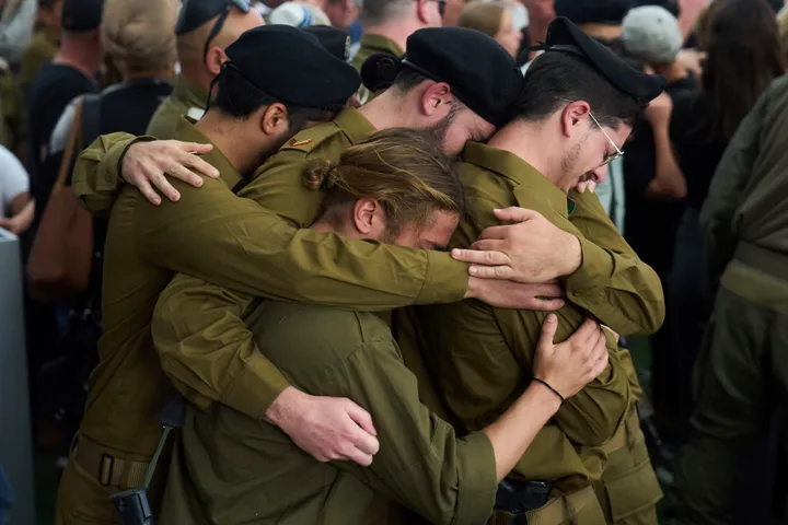 صحيفة عبرية: انتحار جندي إسرائيلي في قاعدة عسكرية يرفع العدد إلى 61