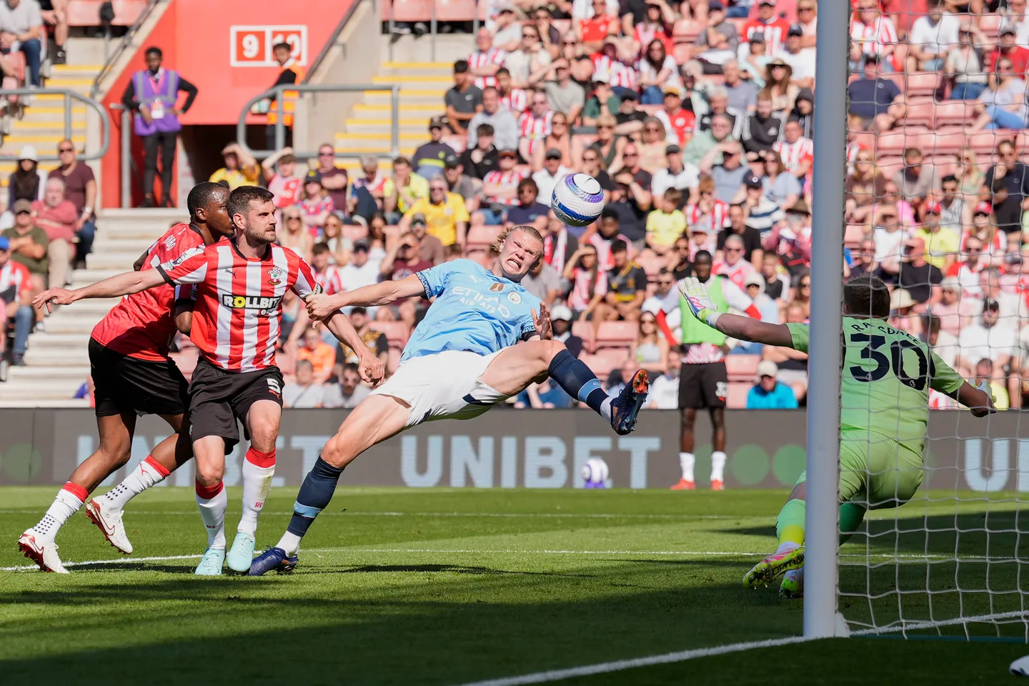 Man City held to shock draw by relegated Southampton