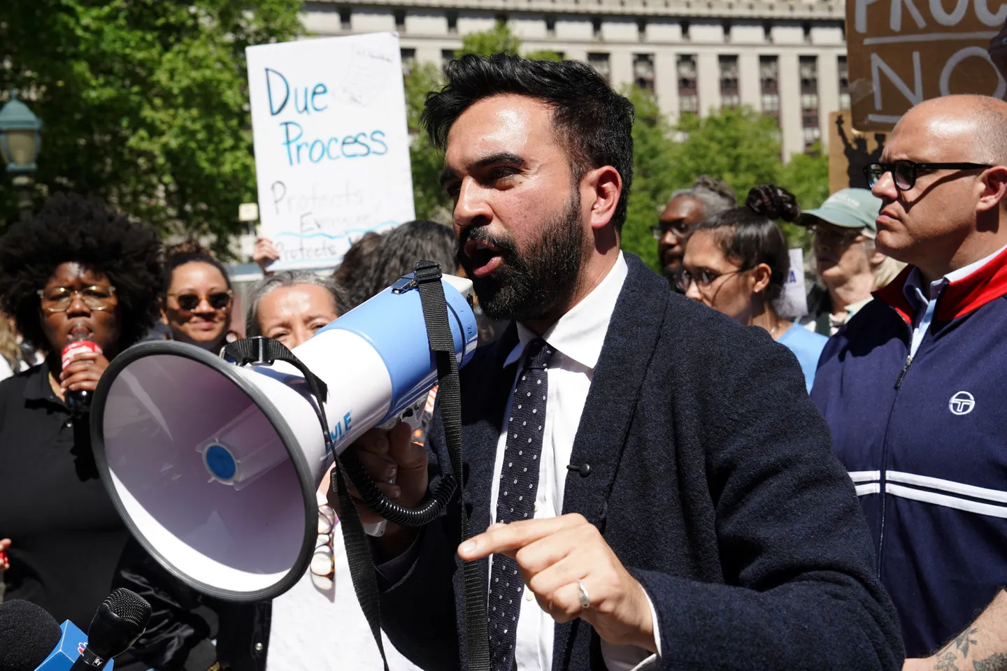 د امریکا ولسمشر ټرمپ خبرداری ورکړی که ممداني د نیویارک ښاروالۍ ټاکنې وګټي، فدرالي بودیجه به پرې کړي