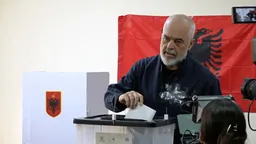 Rama voton i shoqëruar nga bashkëshortja e tij: Sot është fjala e popullit