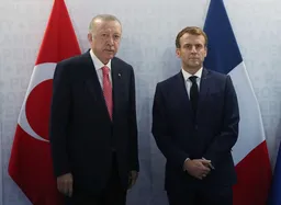 Erdoğan dhe Macron diskutojnë luftën në Ukrainë dhe marrëdhëniet dypalëshe