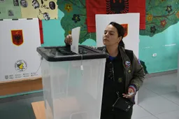 Fillon votimi për zgjedhjet parlamentare në Shqipëri