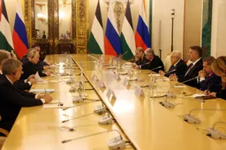 Putin dhe Abbas takohen në Moskë, diskutojnë krizën në Gaza