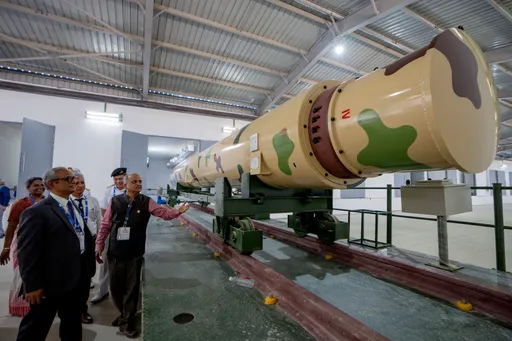 खबरों के मुताबिक, इंडोनेशिया भारत से ब्रह्मोस मिसाइलें खरीदने जा रहा है।