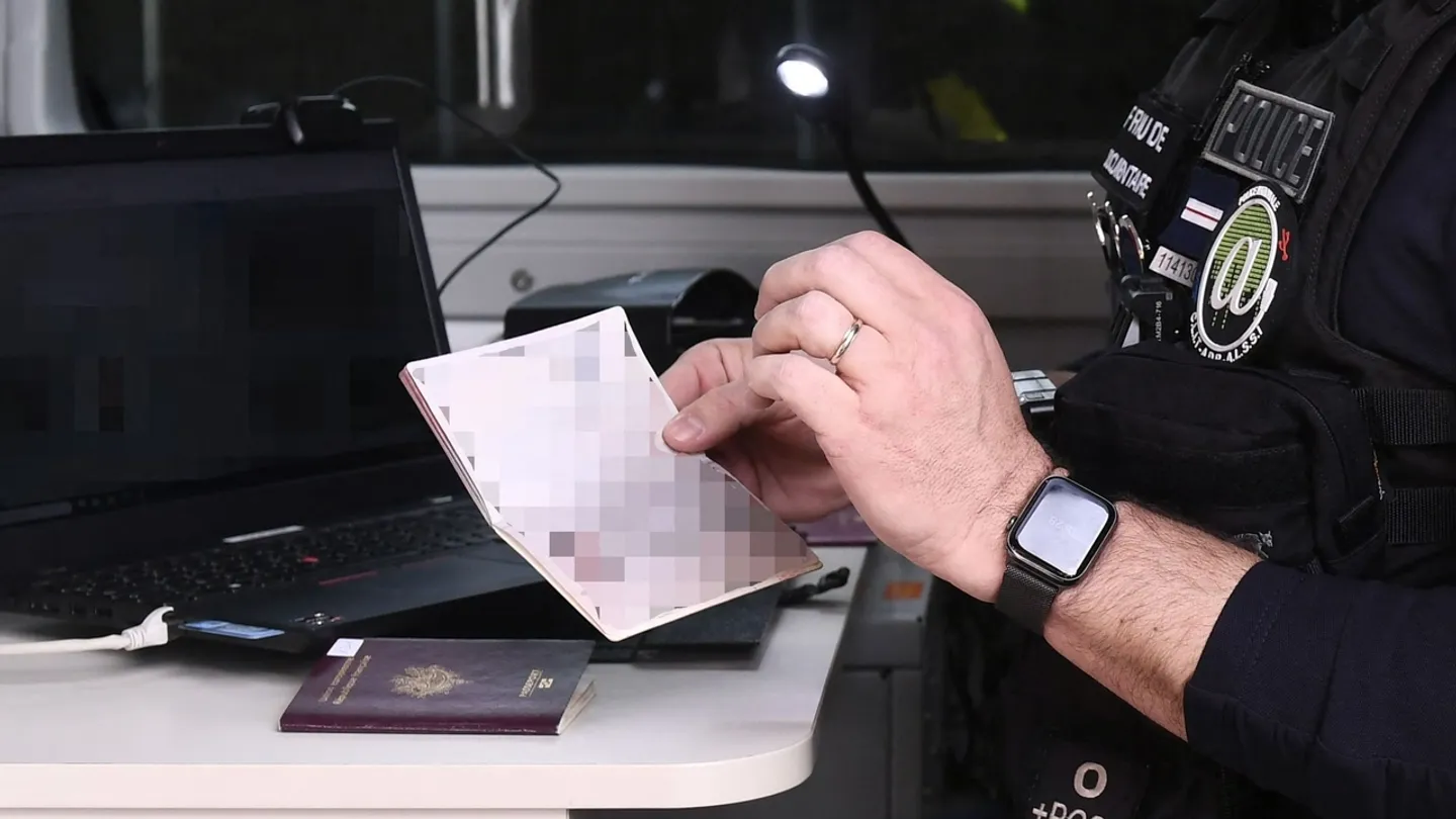 Algeria expels two French intelligence agents over fake diplomatic passports