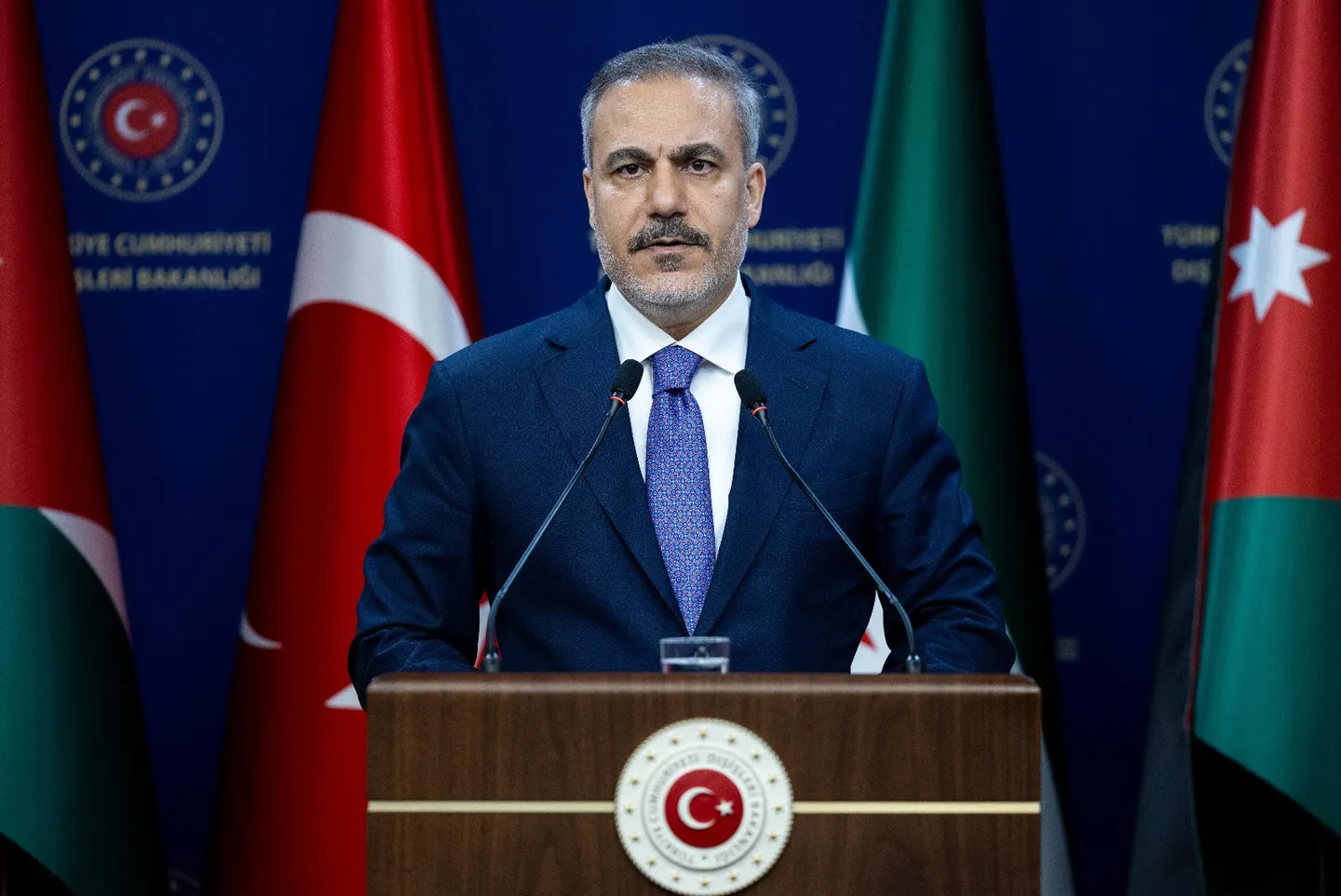 Hakan Fidan: Türkiye do t’i monitorojë hapat pas vendimit të PKK-së për shpërbërje