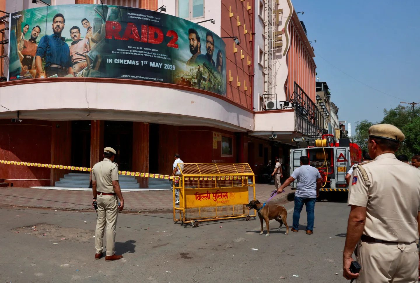 बॉलीवुड पेड रिव्यूज़ और फर्जी बिक्री के दावों से जूझ रहा है