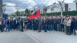 Kryetarja e Dhomave të Specializuara pritet me protesta në Kosovë, anulohet konferenca e saj