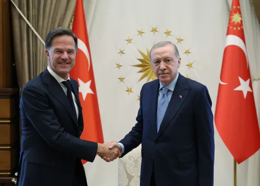 Erdogan reitera su apoyo al alto el fuego en Ucrania durante reunión con el jefe de la OTAN