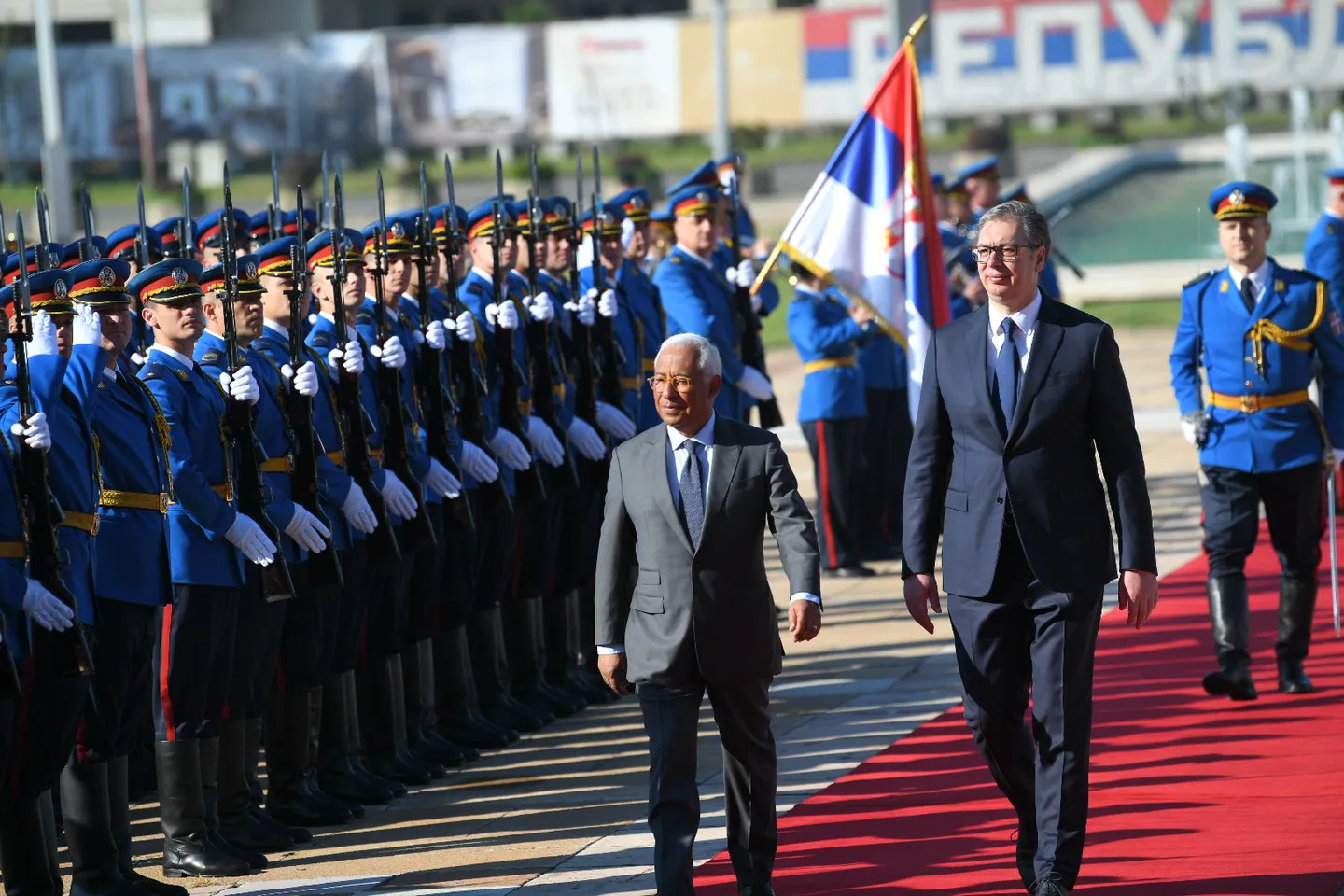 Beograd: Vučić uz državne počasti dočekao Costu ispred Palate Srbija