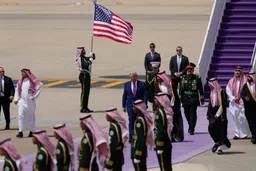Il presidente degli Stati Uniti Trump inizia il viaggio nel Golfo in Arabia Saudita puntando agli accordi