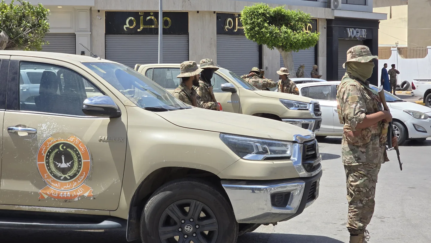 ليبيا.. وزارة الدفاع تعلن بدء تنفيذ وقفٍ لإطلاق النار في طرابلس بعد تجدد الاشتباكات المسلحة