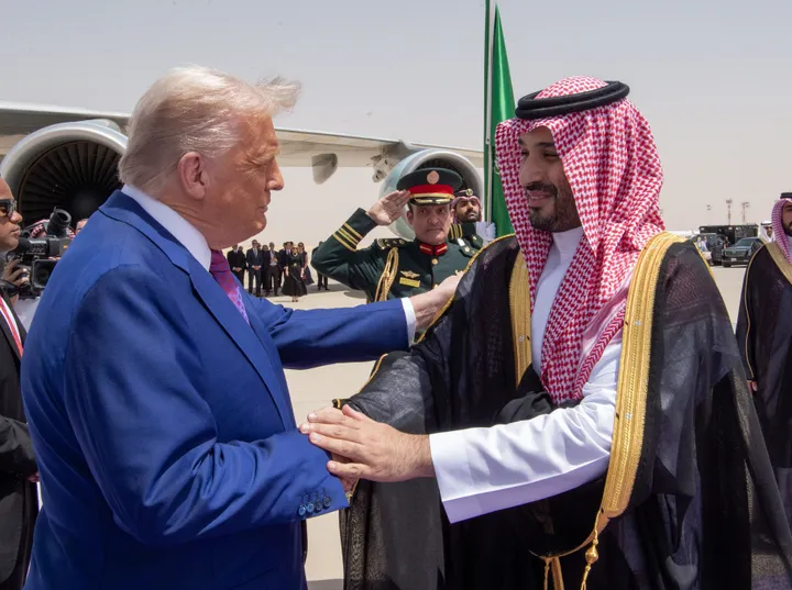 بن سلمان يبحث مع ترمب التطورات الإقليمية الخطيرة ويشدد على الحلول السلمية