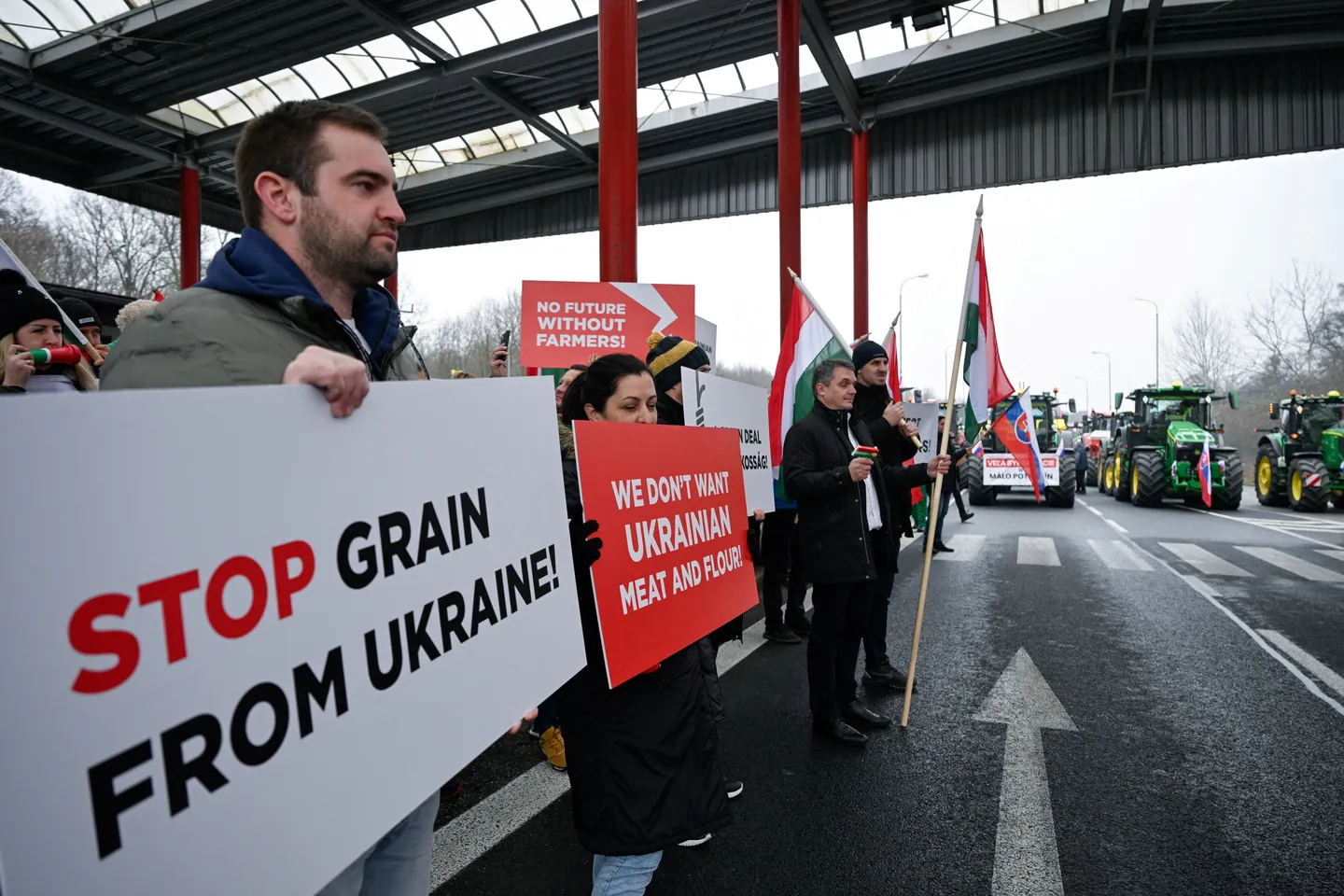 EU dringt er bij Polen, Hongarije en Slowakije op aan Oekraïense importverboden op te heffen