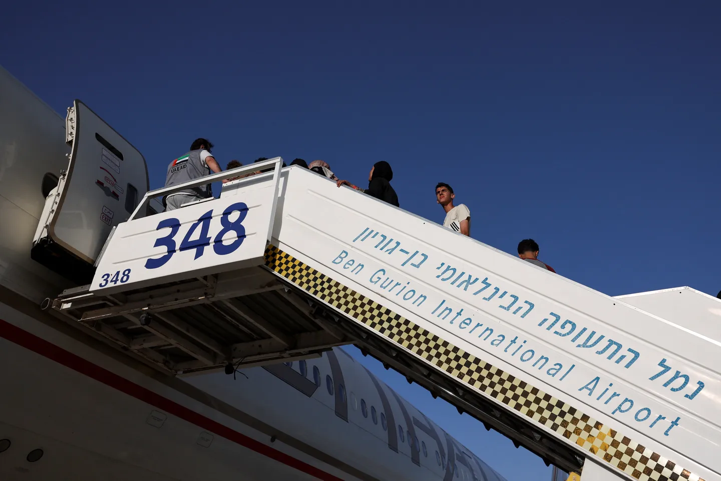 Qui se cache derrière les vols évacuant des Palestiniens de Gaza vers des pays d’Afrique et d’Asie ?