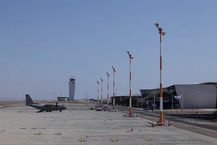 Voos apoiados por Israel retiram palestinianos de Gaza sob o pretexto de "ajudar os muçulmanos"