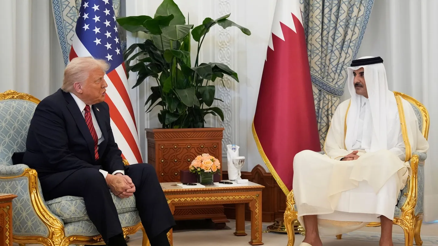 أمير قطر يستقبل الرئيس الأمريكي في الدوحة ضمن المحطة الثانية من جولته الخليجية