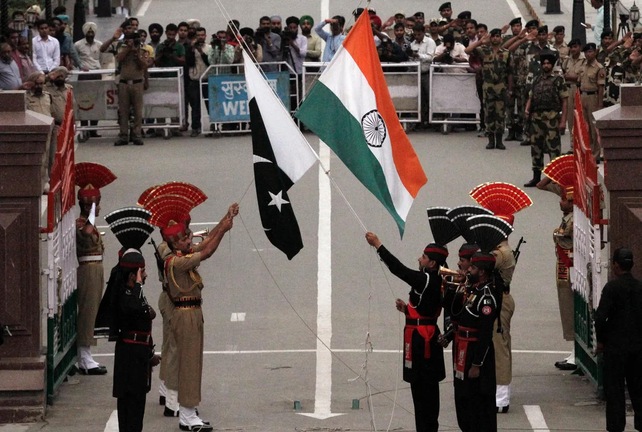 Pakistan and India defence officials to attend SCO meeting in China
