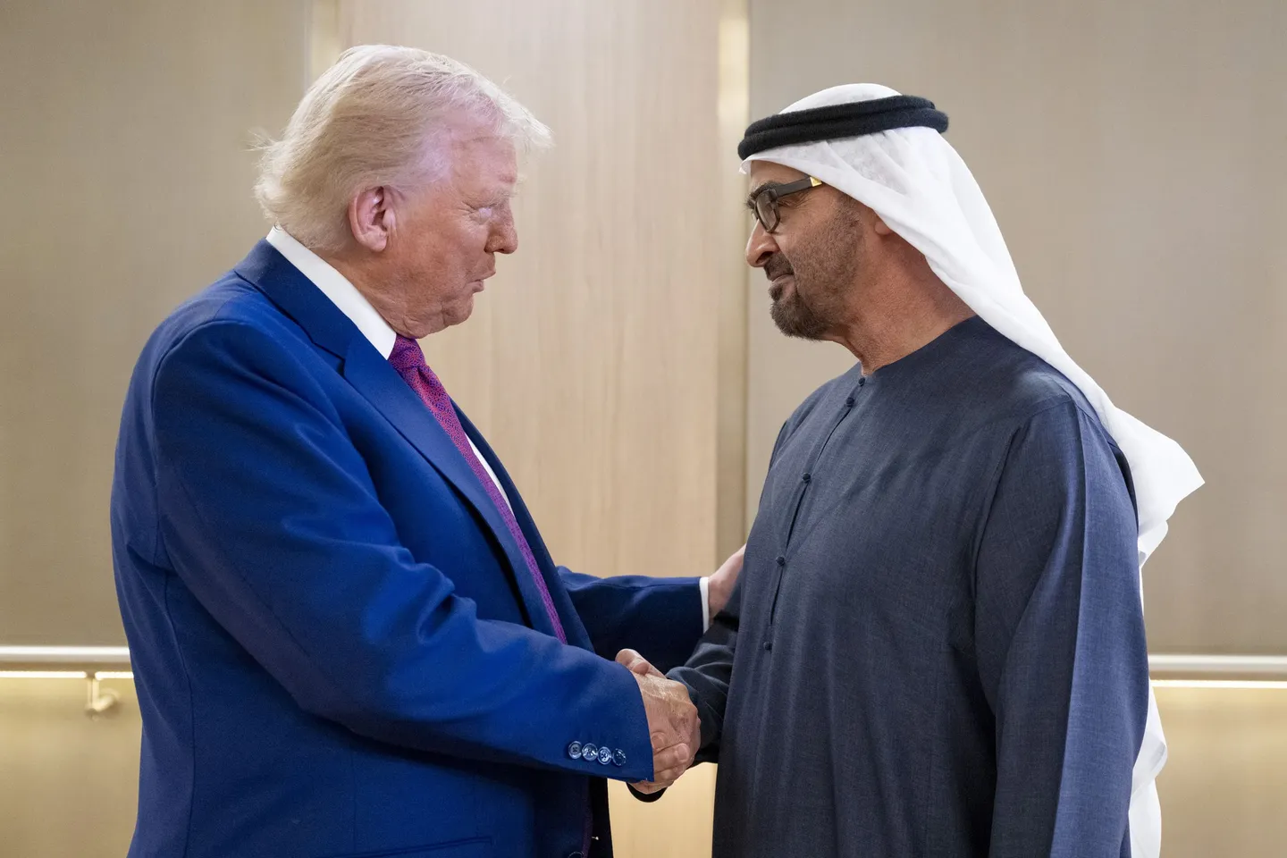 في محطته الأخيرة خليجياً.. ترمب يُجري مباحثات مع محمد بن زايد بأبوظبي