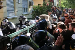 Srbija: Okršaj policije i demonstranata ispred suda u Novom Sadu