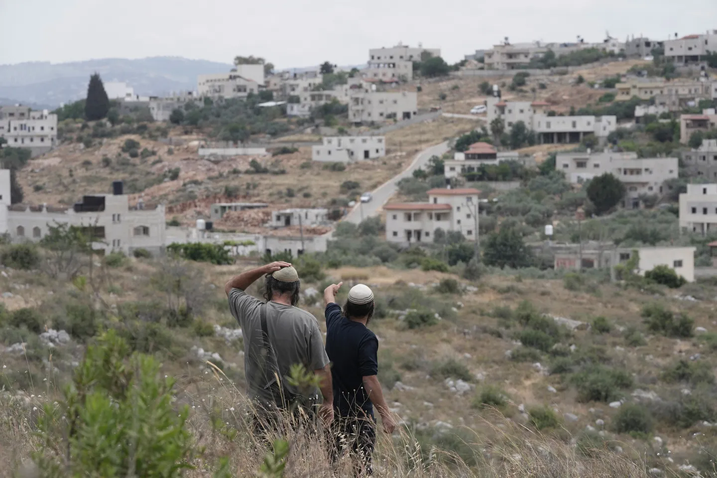 Colonos ilegales israelíes siguen fragmentando Cisjordania ocupada con puesto de avanzada en Jericó