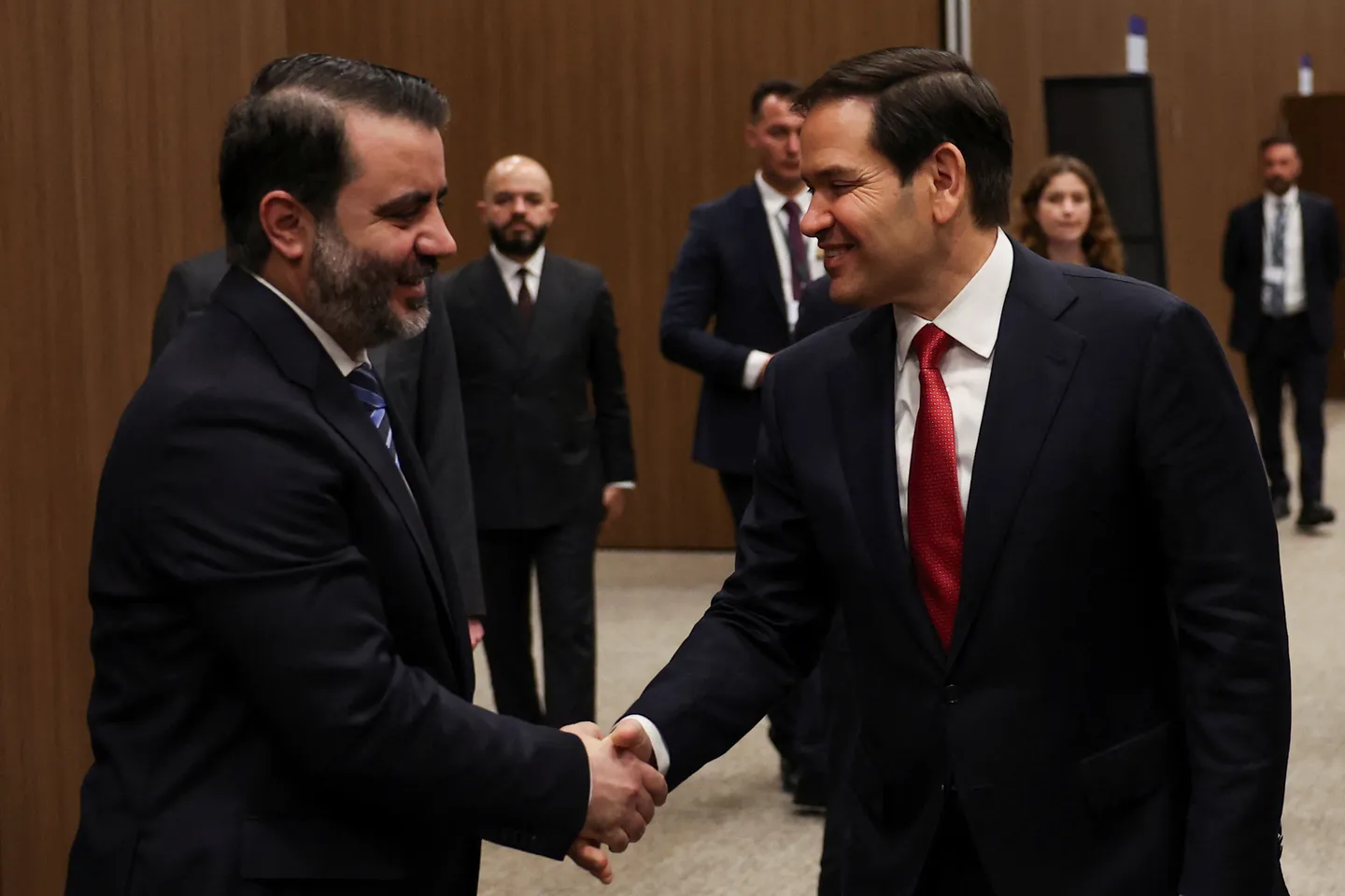 رۇبىيو سۈرىيەگە ئالاقىدار «تېررورچى» تىزىملىكىنىڭ قايتا كۆزدىن كەچۈرۈلىدىغانلىقىنىڭ سىگنالىنى بەردى