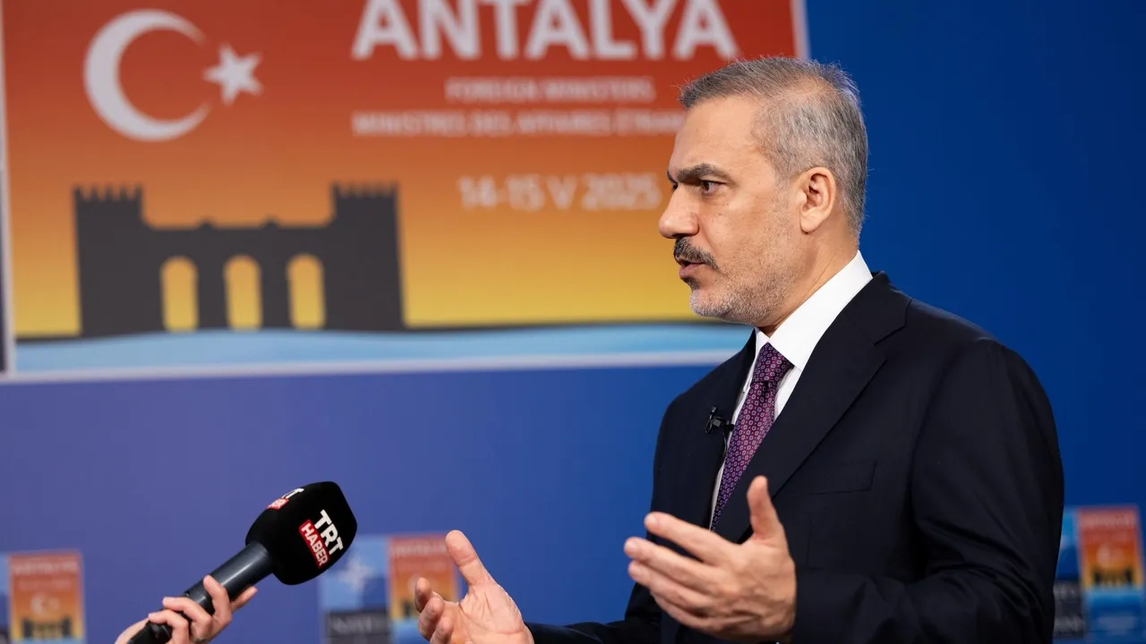 هاکان فیدان: ارزش‌های بنیادین ناتو در اوکراین و غزه در معرض تهدید قرار دارند