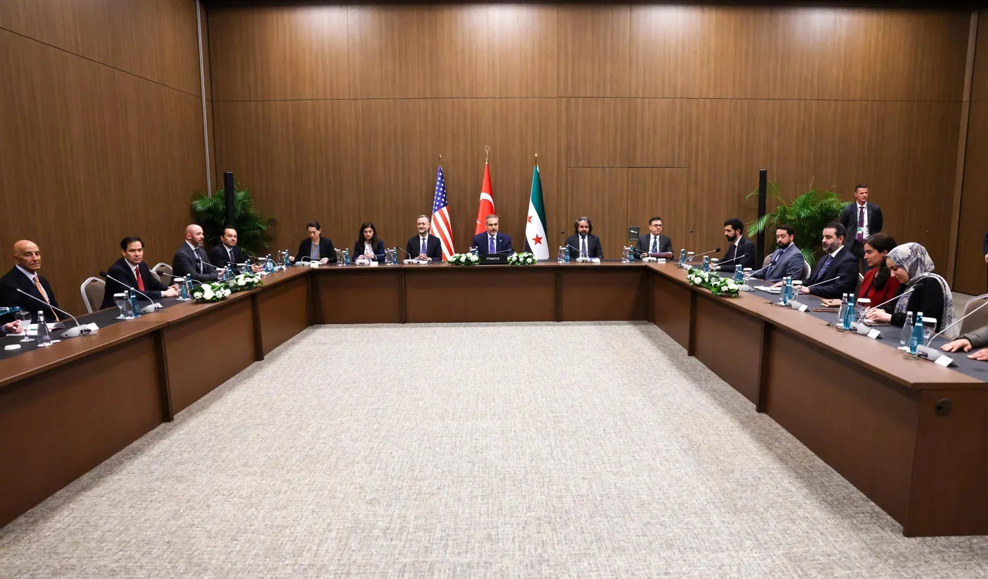 Réunion trilatérale à Antalya entre les MAE turc et syrien et le secrétaire d’État américain