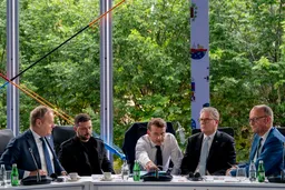 Macron me Zelenskyyn: E telefonuam Trumpin nga Shqipëria