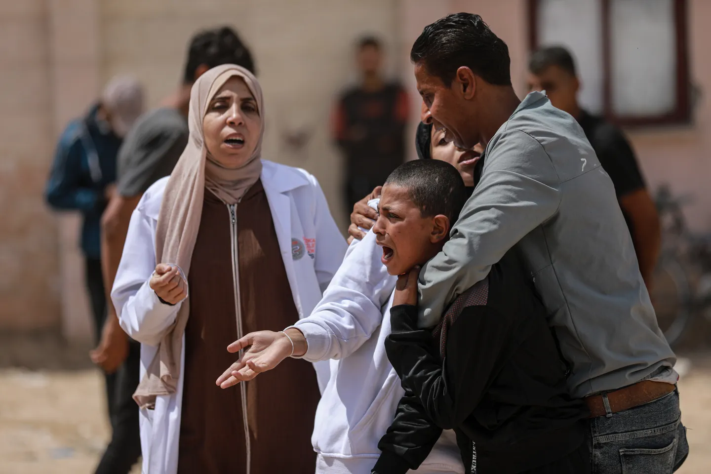 أكثر من 250 شهيداً خلال ساعات في غزة.. وحماس: إسرائيل ترتكب مجازر مروعة بسياسة "الأرض المحروقة"