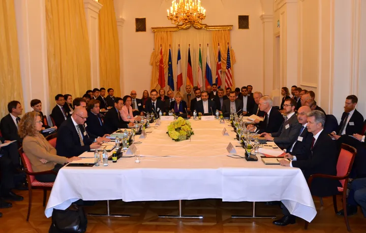 Irán mantiene conversaciones sobre su programa nuclear en Estambul junto con ministros europeos