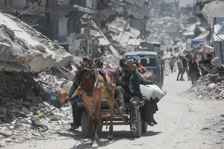 Palestinci napuštaju svoje domove nakon intenziviranih izraelskih napada na sjeveru Gaze