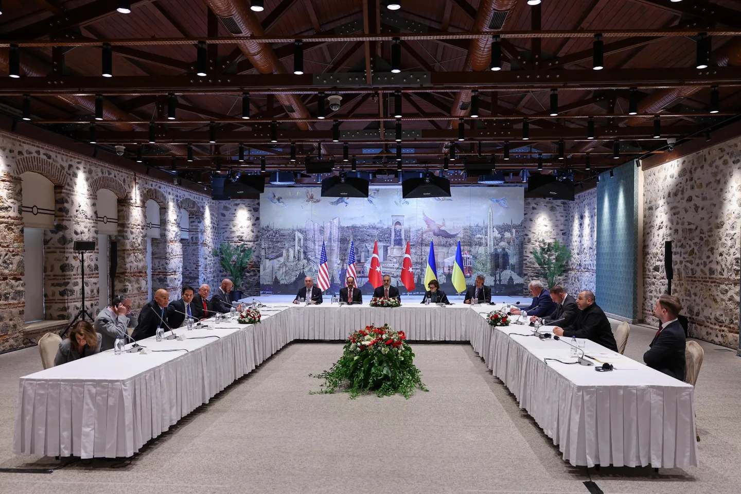 Počeli razgovori između SAD-a, Ukrajine i Turkiye pod vodstvom turskog ministra vanjskih poslova