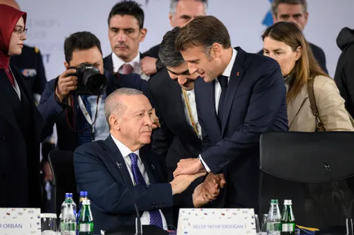 Erdoğan dhe Macron diskutojnë krizën në Gaza, lideri turk kërkon ndërhyrje urgjente ndërkombëtare