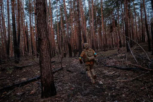 La Russia abbatte centinaia di droni ucraini, voli sospesi a Mosca