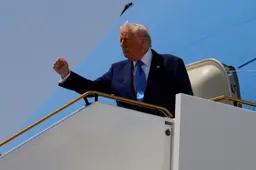 Acuerdos millonarios, levantamiento de sanciones y alianzas: el paso de Trump por Oriente Medio