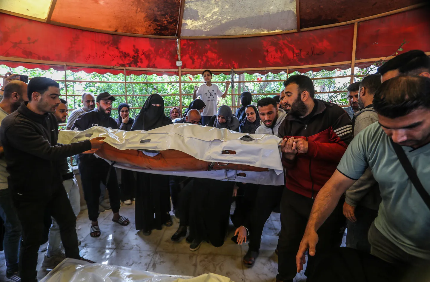 Izrael nastavlja genocidni rat, u Gazi ubijeno skoro 53.300 Palestinaca