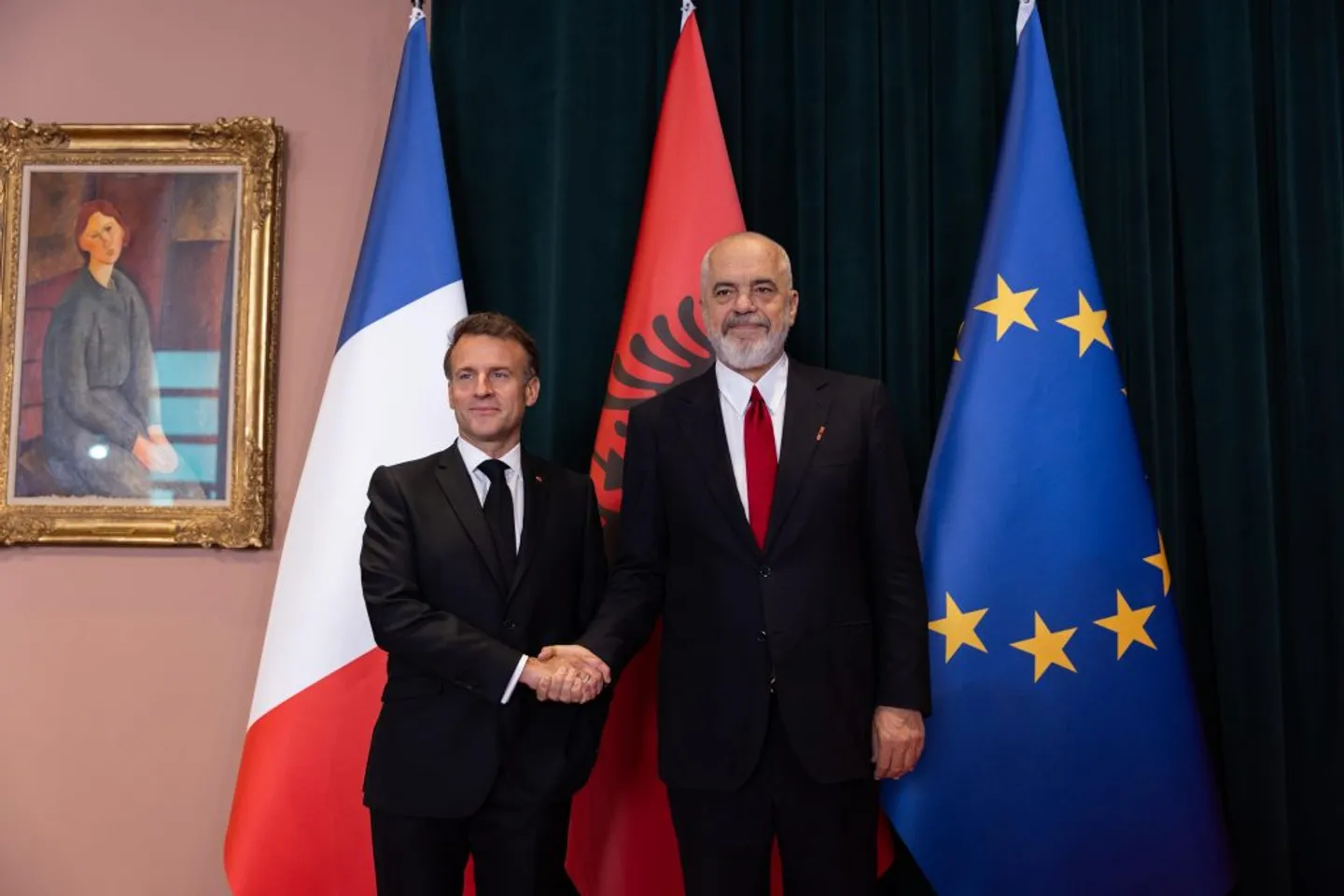 Macron në Tiranë, Rama: Po diskutojmë përfshirjen e Francës për hekurudhën Durrës-Prishtinë