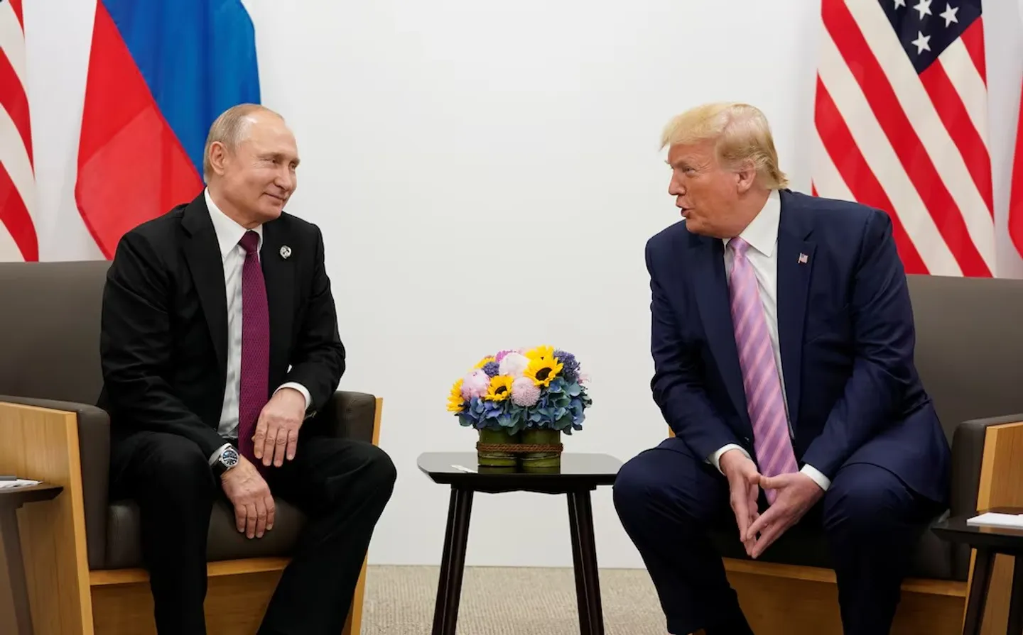 Трамп анонсировал переговоры с Путиным