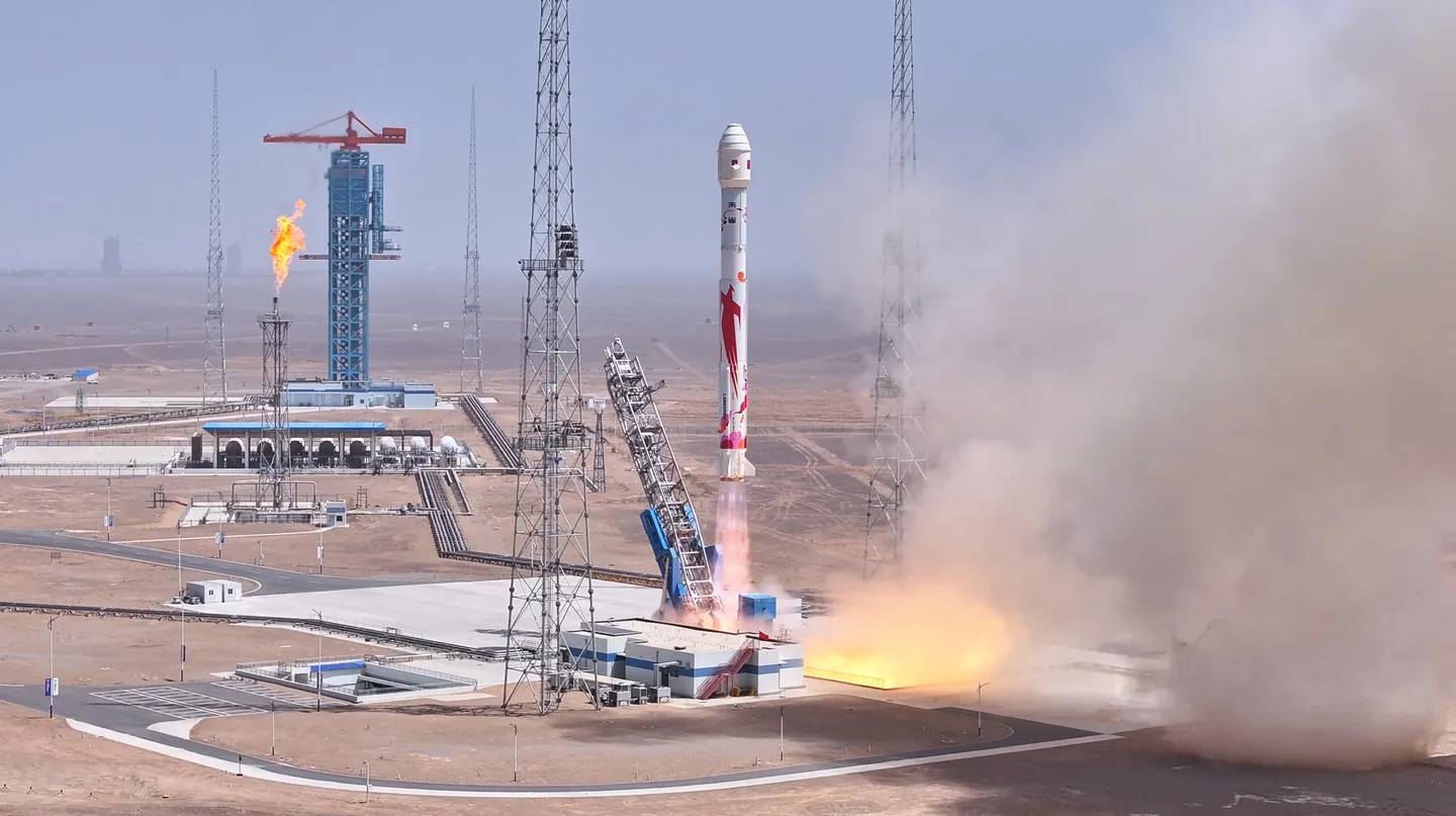 Kineska komercijalna raketa lansirala šest satelita u svemir